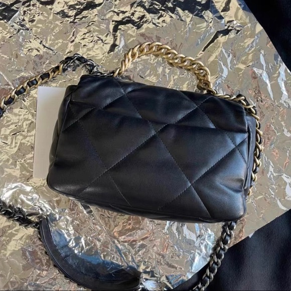 Chanel 19 small - Picture 3 of 5